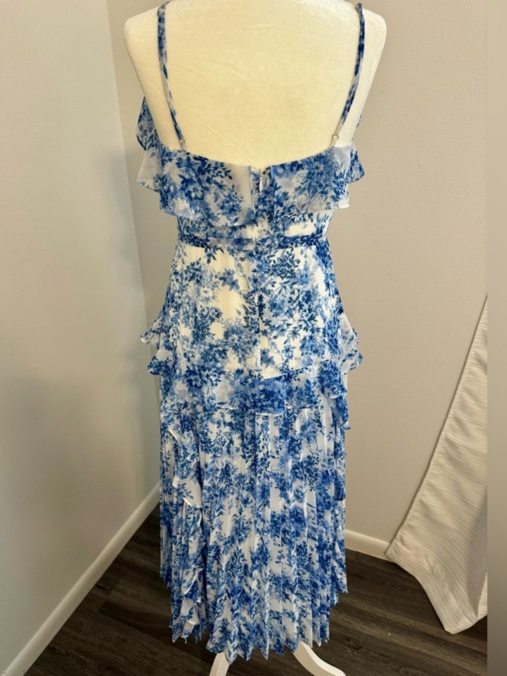 Monique Lhuillier Blue and White Floral Ruffle Midi Dress - Picture 6 of 7